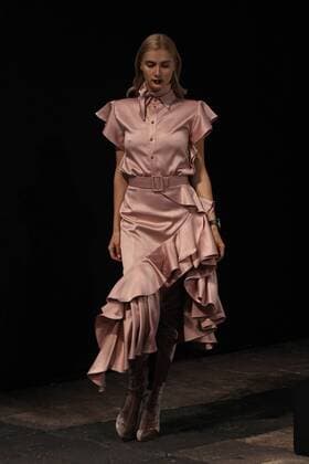 A model presents the creations of Mexican designer Alfredo Martinez during the third day of the Mexico Mercedes Benz Fashion Week in Mexico City, Mexico, 25 April 2017. MERCEDES BENZ FASHION WEEK IN MEXICO !ACHTUNG: NUR REDAKTIONELLE NUTZUNG!  Copyright: xAlexxCruzx CMX003 20170425-636287564235020705