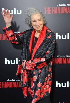 Berühmte Feministinnen, Margaret Atwood April 25, 2017 - Hollywood, California, U.S. - Margaret Atwood attends The Los Angeles Premiere of The Handmaid s Tale held at the Arclight Cinerama Dome in Hollywood, California on April 25, 2017. 2017 Hollywood U.S. - ZUMAl86_ 20170425_zaf_l86_008 Copyright: xDavexLongendykex
