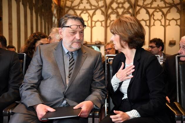 Dr. Günter Herzog, Leiter des Zentralarchiv des internationalen Kunsthandels ZADIK e.V und Henriette Reker, Oberbürgermeisterin der Stadt Köln redet am 26.04.2017 in Köln bei der Verleihung des ART Cologne Preis 2017 vom Bundesverband Deutscher Galerien und Kunsthändler e.V. und der Kölnmesse an Dr. Günter Herzog, Leiter des Zentralarchiv des internationalen Kunsthandels ZADIK e.V. im Hansasaal des historischen Rathaus Köln.