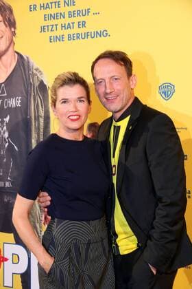 Anke Engelke und Wotan Wilke Möhring, die beiden Hauptdarsteller bei der Happy Burnout Film Premiere am 26.04.2017 in Hamburg Happy Burnout Filmpremiere in Hamburg, 2017 