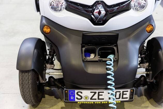 DEU, Deutschland, Stuttgart, 22.04.2017: Fruehjahrsmessen auf der Messe Stuttgart. Auf der iMobility werden Elektrofahrzeuge gezeigt, hier ein Renault Twizy ZE. Â