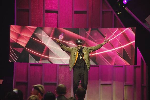 US singer Nicky Jam celebrates an award during the Billboard Latin Music Awards in Coral Gables, Florida, United States, 27 April 2017. BILLBOARD LATIN MUSIC AWARDS !ACHTUNG: NUR REDAKTIONELLE NUTZUNG!  Copyright: xGastonxDexCardenasx BIL001 20170428-636289443594668838