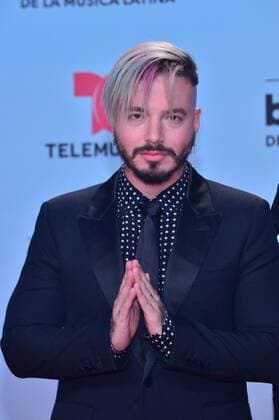 Colombian singer J Balvin poses as he arrives at the red carpet during the Billboard Latin Music Awards at the Warsco Center of Miami University in Coral Gables, Florida, United States, 27 April 2017. BILLBOARD LATIN MUSIC AWARDS !ACHTUNG: NUR REDAKTIONELLE NUTZUNG!  Copyright: xGiorgioxVierax BIL001 20170428-636289455900727066