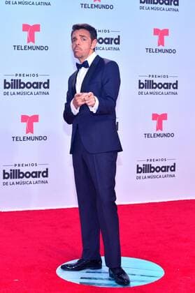 Mexican actor Eugenio Derbez poses as he arrives at the red carpet during the Billboard Latin Music Awards at the Warsco Center of Miami University in Coral Gables, Florida, United States, 27 April 2017. BILLBOARD LATIN MUSIC AWARDS !ACHTUNG: NUR REDAKTIONELLE NUTZUNG!  Copyright: xGiorgioxVierax BIL001 20170428-636289463019749966