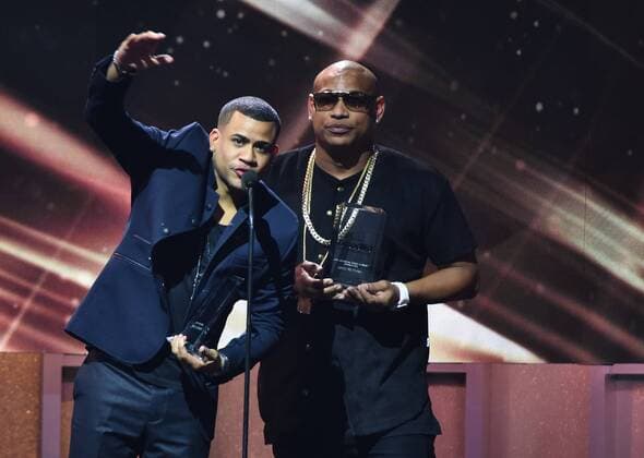 Members of the music band Gente de Zona receive the Tropical Artist of the Year award during the Billboard Latin Music Awards at the Warsco Center of Miami University in Coral Gables, Florida, United States, 27 April 2017. BILLBOARD LATIN MUSIC AWARDS !ACHTUNG: NUR REDAKTIONELLE NUTZUNG!  Copyright: xGastonxDexCardenasx BIL001 20170428-636289490231476160