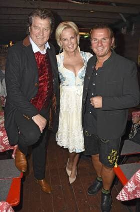 Michael Hartl, Astrid Söll und Adi Hengstberger bei der Siegesfeier vom Hippopdrom Charity Golfturnier by Adi Hengstberger im Hippodrom auf dem Münchner Frühlingsfest. München, 29.04.2017 Foto:xP.xSchönbergerx xFuturexImage