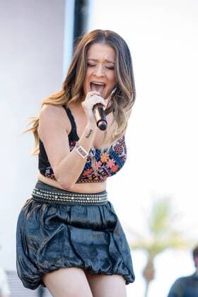 April 30, 2017 - Indio, California, U.S - COURTNEY COLE during Stagecoach Music Festival in Indio, California Indio U.S. - ZUMAs135 20170430_zap_s135_055 Copyright: xDanielxDeSloverx