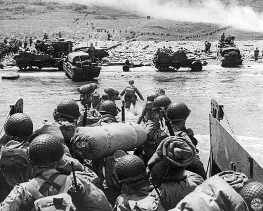 Normandy, France: June 7, 1944 American assault troops landing on Omaha Beach durng the D-Day invasion of France. xUnderwoodxArchives 4-WWII-US-E-DDay_9 4-WWII-US-E-DDay_9HR