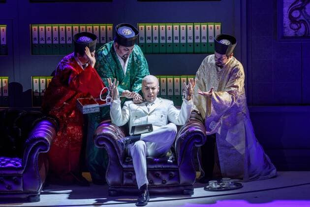 Oper Turandot von Giacomo Puccini DEU Brandenburg Cottbus: Â Am Sonntag, 30. April 2017, 19.00 Uhr, hatte im Großen Haus des Staatstheaters Cottbus die Oper Turandot von Giacomo Puccini Premiere und ist damit erstmals seit 1930 wieder in Cottbus zu sehen. Regisseur und Intendant Martin Schüler inszeniert die letzte Oper des italienischen Ausnahmekomponisten, die dieser unvollendet ließ. Die musikalische Leitung hat Evan Christ. In manchen Szenen geht es hoch her. Den Prinzen Calaf verkörpert Tenor Martin Shalita, der erstmals in Cottbus zu Gast ist. Das Bühnenbild für Turandot entwarf Walter Schütze, der nach La Traviata, Tosca, Don Carlos bereits zum vierten Mal in Cottbus arbeitet. Für die Kostüme zeichnet Nicole Lorenz verantwortlich. Intendant Martin Schüler inszeniert dieses letzte Werk des italienischen Komponisten mit dem Opernensemb