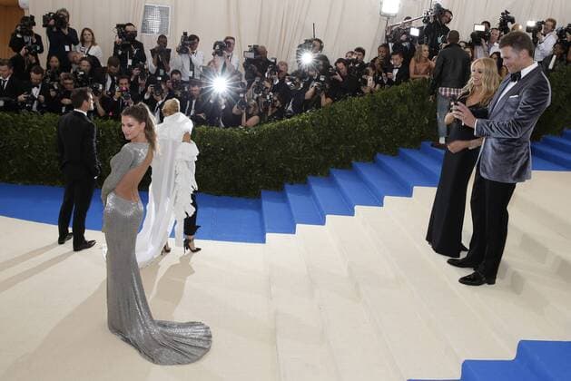 Gisele Bundchen (L) arrives on the red carpet at the Costume Institute Benefit at The Metropolitan Museum of Art celebrating the opening of Rei Kawakubo Comme des Garcons: Art of the In-Between in New York City on May 1, 2017.  NYP20170501114 JOHNxANGELILLO