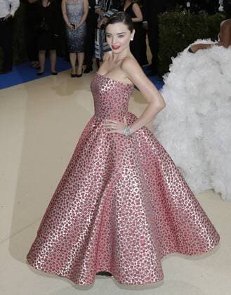 Miranda Kerr arrives on the red carpet at the Costume Institute Benefit at The Metropolitan Museum of Art celebrating the opening of Rei Kawakubo Comme des Garcons: Art of the In-Between in New York City on May 1, 2017.  NYP20170501531 JOHNxANGELILLO