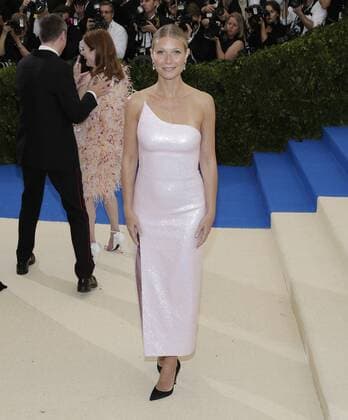 Gwyneth Paltrow arrives on the red carpet at the Costume Institute Benefit at The Metropolitan Museum of Art celebrating the opening of Rei Kawakubo Comme des Garcons: Art of the In-Between in New York City on May 1, 2017.  NYP20170501568 JOHNxANGELILLO