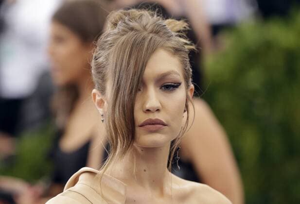 Gigi Hadid arrives on the red carpet at the Costume Institute Benefit at The Metropolitan Museum of Art celebrating the opening of Rei Kawakubo Comme des Garcons: Art of the In-Between in New York City on May 1, 2017.  NYP20170501562 JOHNxANGELILLO