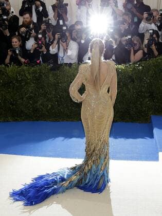 Blake Lively arrives on the red carpet at the Costume Institute Benefit at The Metropolitan Museum of Art celebrating the opening of Rei Kawakubo Comme des Garcons: Art of the In-Between in New York City on May 1, 2017.  NYP20170501606 JOHNxANGELILLO