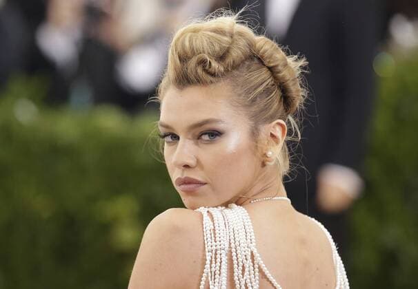 Stella Maxwell arrives on the red carpet at the Costume Institute Benefit at The Metropolitan Museum of Art celebrating the opening of Rei Kawakubo Comme des Garcons: Art of the In-Between in New York City on May 1, 2017.  NYP20170501591 JOHNxANGELILLO