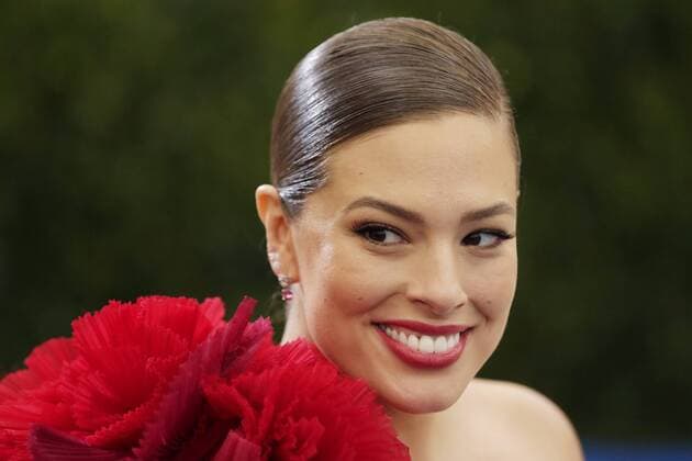 Ashley Graham arrives on the red carpet at the Costume Institute Benefit at The Metropolitan Museum of Art celebrating the opening of Rei Kawakubo Comme des Garcons: Art of the In-Between in New York City on May 1, 2017.  NYP20170501592 JOHNxANGELILLO