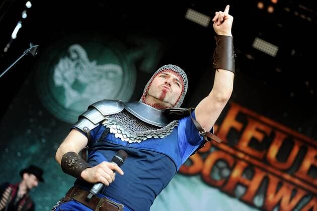 8. Hexentanz Open Air Festival 2013. Feuerschwanz während eines Konzertes im Rahmen des Hexentanzfestivals am 28.- 30.04.2017 in Losheim am See.