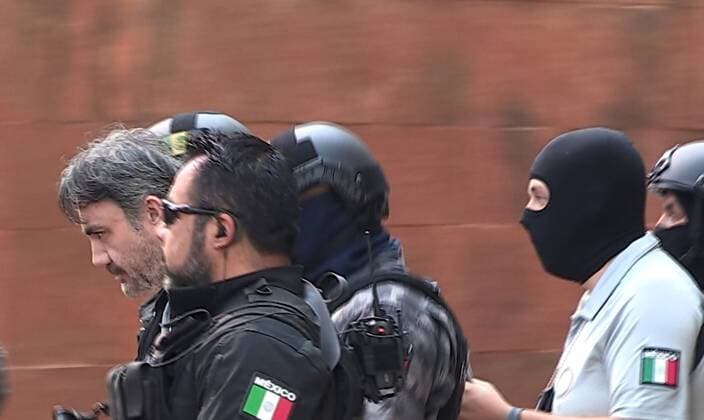A video screenshot that shows Damaso Lopez, alias El Licenciado, successor of Mexican druglord Joaquin El Chapo Guzman, escorted by security forces during his transfer to the Attorney s Office, in presence of the media, in Mexico City, Mexico, 02 May 2017. TRANSFER OF EL CHAPO S SUCESSOR AMONG GREAT SECURITY MEASURES !ACHTUNG: NUR REDAKTIONELLE NUTZUNG!  Copyright: xHectorxPerezx MEX001 20170502-636293520273517351