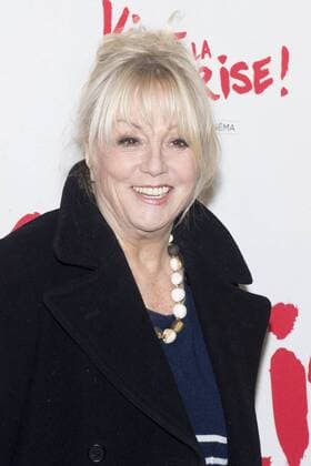 Mylene Demongeot CELEBRITES : Avnt Premiere de Vive la Crise - Paris - 02 05 2017 JBAutissier Panoramic 