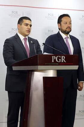 May 2, 2017 - Mexico - EUM20170501NAC17.JPG.CIDUAD DE MEXICO Nation Nacion-Detencion Damaso PGR.- Omar Hamid Garcia Harfuch izquierda-, director en jefe de la Agencia de Investigacion Criminal (AIC), en conferencia de prensa para dar detalles de la captura de Damaso Lopez, uno de los presuntos lideres del Cartel de Sinaloa, el martes 2 de mayo de 2017. Foto: Agencia EL UNIVERSAL Juan Carlos Reyes Garcia EVZ Mexico  - ZUMAu78_ 20170502_zaf_u78_035 Copyright: xJuanxCarlosxReyesxGarciax
