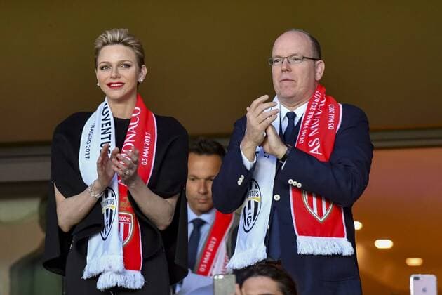 Bilder des Tages Albert II de Monaco et sa femme Charlene Wittstock CELEBRITES : AS Monaco vs Juventus de Turin - Ligue des champions - 1 2 finale - 03 05 2017 NorbertScanella Panoramic 