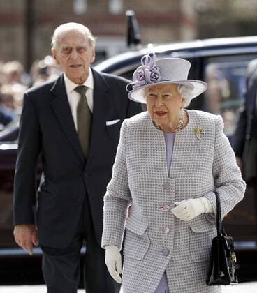 Prince Philip is to completely retire from royal duties aged 95 . 11 04 2017. Dunstable, United Kingdom. Britain s Queen Elizabeth II and Duke of Edinburgh arriving for a visit to Priory View, an independent living scheme for older residents, in Dunstable, United Kingdom.  xROTAxx xi-Imagesx IIM-15034-0044