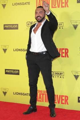 Latin Lover Filmpremiere in Mexiko-Stadt May 4, 2017 - Mexico - EUM20170504ESP12.JPG.CIUDAD DE MEXICO CinemaCine-Como ser un latin lover.- El luchador Latin lover en la alfombra roja de la pelicula Como ser un latin lover, 3 de mayo de 2017, Teatro Metropolitan. Foto: Agencia EL UNIVERSALCarlos MejiaJMA. Mexico  - ZUMAu78_ 20170504_zaf_u78_026 Copyright: xElxUniversalx