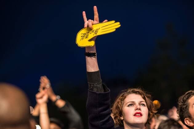 May 4, 2017 - Paris, France - A woman holding the SOS sign, at the concert against the Front National, in Paris, France, on May 4, 2017. Paris France  - ZUMAn230 20170504_zaa_n230_410 Copyright: xGuillaumexPinonx