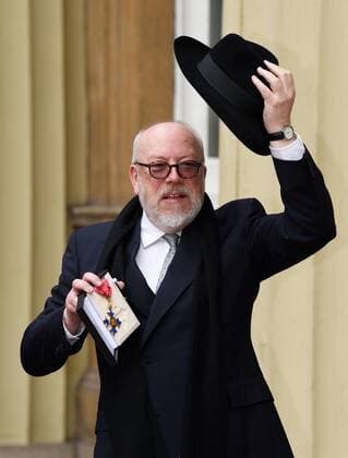 . 05 05 2017. London, United Kingdom. Political cartoonist Peter Brookes with his CBE after an Investiture at Buckingham Palace in London.  xCPNAx xi-Imagesx IIM-15042-0010