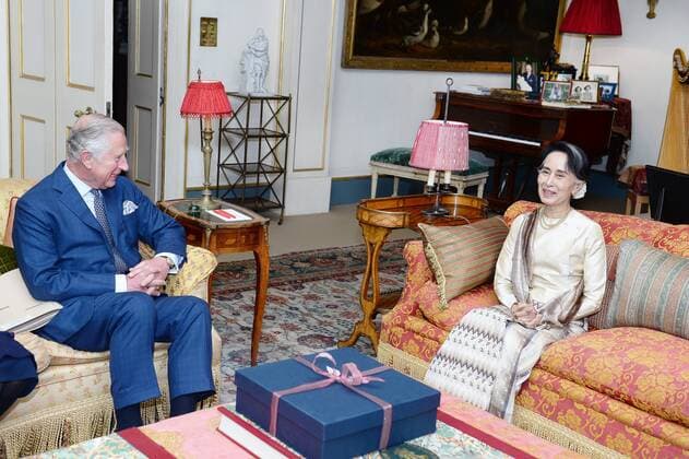 . 05 05 2017. London, United Kingdom. The Prince of Wales and the Duchess of Cornwall greet Burma s de facto leader Aung San Suu Kyi ahead of their meeting at Clarence House in London.  xROTAxx xi-Imagesx IIM-15043-0007