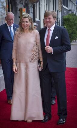 The following text was translated automatically Amsterdam, may 5, 2017-King Willem-Alexander, Queen Maxima and the Prime Minister live in Amsterdam-concert at the 5 may, closing the national celebration liberation. Photo: Frank van Beek Hollandse Hoogte  66084582
