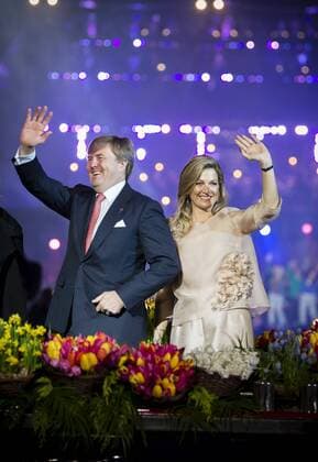The following text was translated automatically Amsterdam, may 5, 2017-King Willem-Alexander, Queen Maxima and the Prime Minister live in Amsterdam-concert at the 5 may, closing the national celebration liberation. Photo: Frank van Beek Hollandse Hoogte  66087027