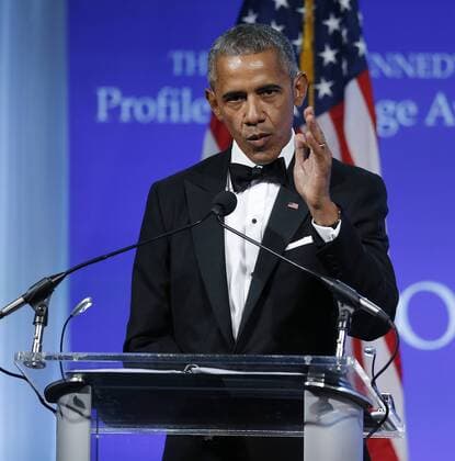 Barack Obama erhält Zivilcourage-Preis in Boston Former U.S. President Barack Obama speaks after he was presented the 2017 John F. Kennedy Profile In Courage Award by Caroline Kennedy at the John F. Kennedy Library in Boston, Massachusetts on May 7, 2017. Obama is being honored for his enduring commitment to democratic ideals and elevating the standard of political courage in a new century, with specific mention of his expansion of healthcare options, his leadership on confronting climate change and his restoration of diplomatic relations with Cuba.  WAX20170507107 CJxGUNTHER