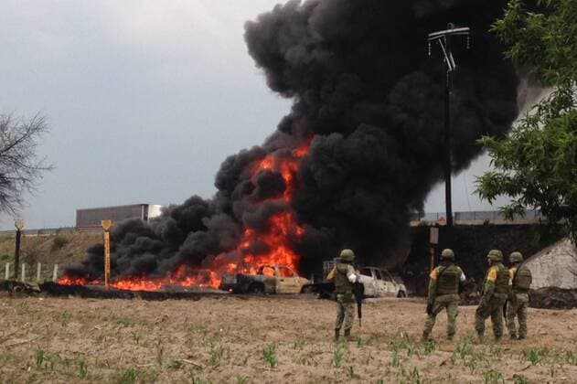 Mexiko: Explosion in Pemex-Pipeline May 7, 2017 - Mexico - EUM20170507NAC33.JPG .ACAJETE, Pue., FireIncendio-Puebla.- Aspectos del incendio registrado este 7 de mayo de 2017, por dos tomas clandestinas en los ductos de Petroleos Mexicanos (Pemex) localizadas a la altura del municipio poblano de Acajete, en el kilometro 147+400 de la carretera Puebla-Cordoba. Foto: Agencia EL UNIVERSALAriel OjedaAFBV Mexico  - ZUMAu78_ 20170507_zaf_u78_068 Copyright: xElxUniversalx