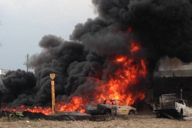 Mexiko: Explosion in Pemex-Pipeline May 7, 2017 - Mexico - EUM20170507NAC34.JPG .ACAJETE, Pue., FireIncendio-Puebla.- Aspectos del incendio registrado este 7 de mayo de 2017, por dos tomas clandestinas en los ductos de Petroleos Mexicanos (Pemex) localizadas a la altura del municipio poblano de Acajete, en el kilometro 147+400 de la carretera Puebla-Cordoba. Foto: Agencia EL UNIVERSALAriel OjedaAFBV Mexico  - ZUMAu78_ 20170507_zaf_u78_069 Copyright: xElxUniversalx