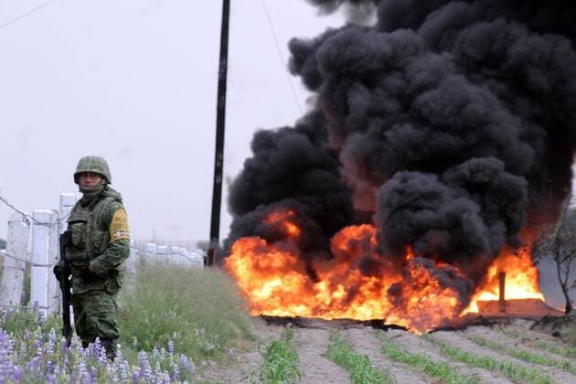Mexiko: Explosion in Pemex-Pipeline May 7, 2017 - Mexico - EUM20170507NAC45.JPG .ACAJETE, Pue., FireIncendio-Puebla.- Aspectos del incendio registrado este 7 de mayo de 2017, por dos tomas clandestinas en los ductos de Petroleos Mexicanos (Pemex) localizadas a la altura .del kilometro 147+400 de la carretera Puebla-Cordoba, en la comunidad de Santa Maria Nenetzintla, en el municipio poblano de Acajete. Foto: Agencia EL UNIVERSALAFBV Mexico  - ZUMAu78_ 20170507_zaf_u78_081 Copyright: xElxUniversalx