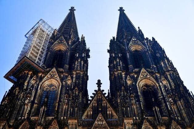 Koelner Dom mit Haengegeruest fuer Renovierungsarbeiten, Deutschland, Nordrhein-Westfalen, Koeln Cologne cathedral with scaffold, Germany, North Rhine-Westphalia, Cologne BLWS452899 Copyright: xblickwinkel S.xZiesex