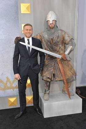 Charlie Hunnam bei der King Arthur: Legend of the Sword Film Premiere am 8.05.2017 in Los Angeles King Arthur: Legend of the Sword Filmpremiere in Los Angeles, 2017 