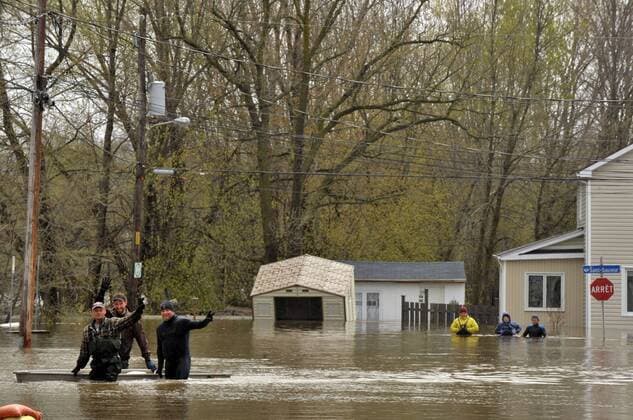 Quebec , GATINEAU , Mai 07,2017 Plusieurs rues inondees par la crue du fleuve Gatineau apres plusieurs jours de pluie. NEWS : Inondations au Quebec - Gatineau - 07 05 2017 MohamedKadri Panoramic 