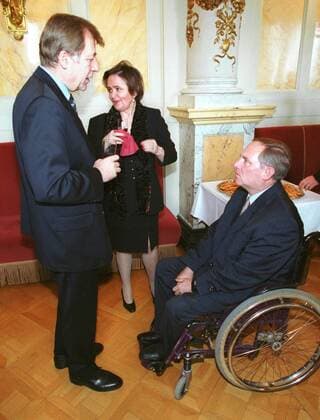 Wolfgang Schäuble (r), CDU-Vorsitzender, mit Monika und Eberhard Diepgen, Regierender Bürgermeister von Berlin, bei der Feier anlässlich des 70. Geburtstags von Kurt Biedenkopf, Ministerpräsident von Sachsen, in der Semper-Oper, Dresden, 06.02.00, Berlin Deutschland Copyright: xThomasxKoehlerx