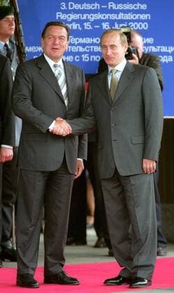 Bundeskanzler Gerhard Schroeder , SPD, und Vladimir Putin, Praesident von Russland. Berlin, den 15.06.2000, Berlin Deutschland Copyright: xThomasxImox