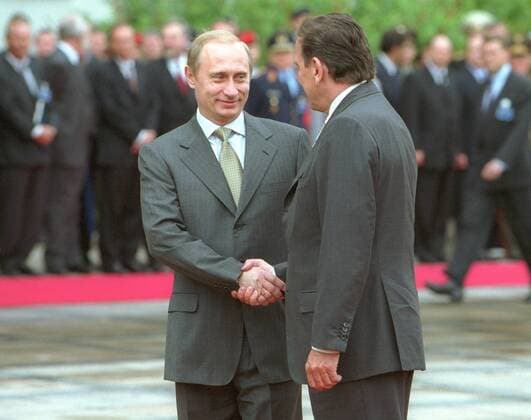 Bundeskanzler Gerhard Schroeder , SPD, und Vladimir Putin, Praesident von Russland. Berlin, den 15.06.2000, Berlin Deutschland Copyright: xThomasxImox