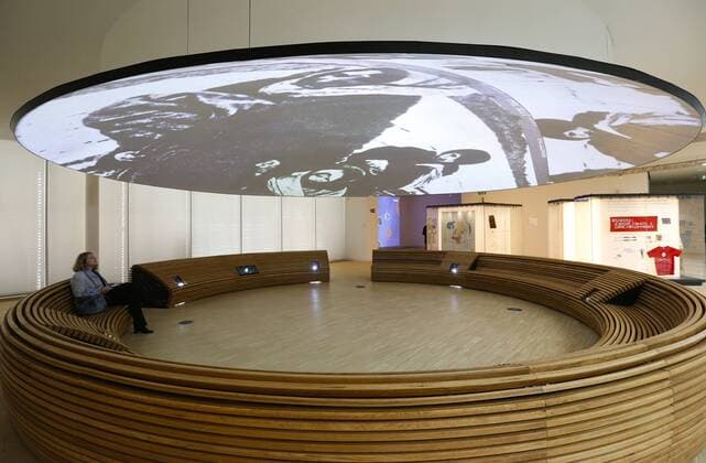 (170509) -- BRUSSELS, May 9, 2017 -- A visitor views the exhibits at the House of European History in Brussels, capital of Belgium, May 9, 2017. As a subsidiary body of the European Parliament, the newly-opened House of European History will guide visitors through an outline of European history. ) (zf) BELGIUM-BRUSSELS-HOUSE OF EUROPEAN HISTORY YexPingfan 