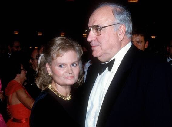 Helmut Kohl , CDU , mit seiner Frau Hannelore auf dem Bundespresseball 1992 , Bonn Deutschland Copyright: xThomasxImox