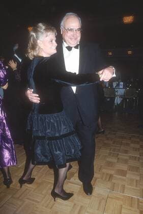Helmut Kohl , CDU , mit seiner Frau Hannelore auf dem Bundespresseball 1992 , Bonn Deutschland Copyright: xThomasxImox