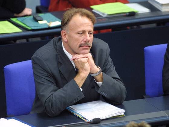Bundesumweltminister Juergen Trittin, Gruene. Bundestag. Berlin, 16.11.2001, Berlin Deutschland Copyright: xThomasxKoehlerx