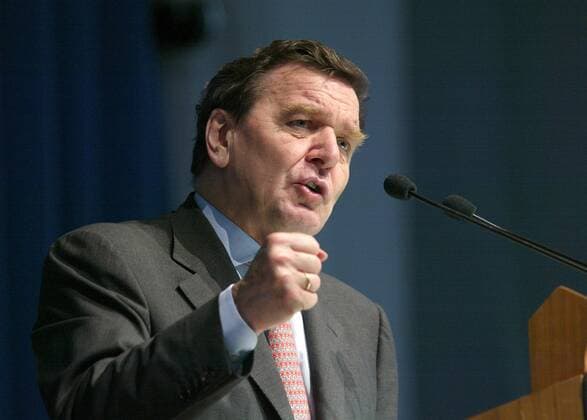 Bundeskanzler Gerhard Schroeder , SPD , Kassel , den 26.02.2002 , Kassel Deutschland Copyright: xThomasxImox