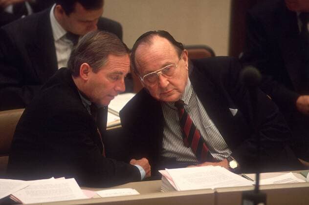 Aussenminister Hans Dietrich Genscher, FDP, mit Wolfgang Schaeuble, CDU, in der Regierungsbank, April 1989, Bonn Deutschland Copyright: xThomasxImox