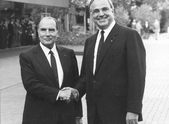 Bundeskanzler Helmut Kohl, CDU, mit dem franzoesischen Staatspraesidenten Francoise Mitterand. Bonn den 21.10.1982, Bonn Deutschland Copyright: xThomasxImox