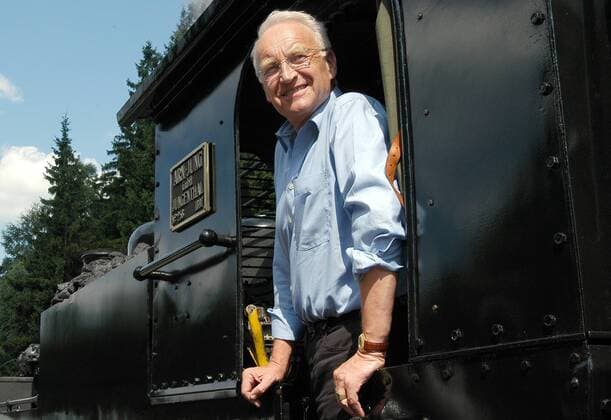 Ministerpraesident Edmund Stoiber , CSU , und CDU CSU Kanzlerkandidat faehrt mit der Harzer Schmalspurbahn . Schierke, den 29.07.2002 , Schierke Deutschland Copyright: xChristianxPlambeckx